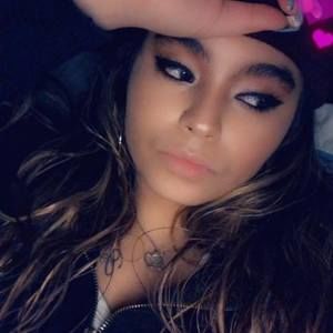 Meet your Posher, Caitlin